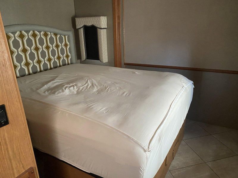 Used 2016 HOLIDAY RAMBLER VACATIONER 34ST MOTOR HOME Image 33