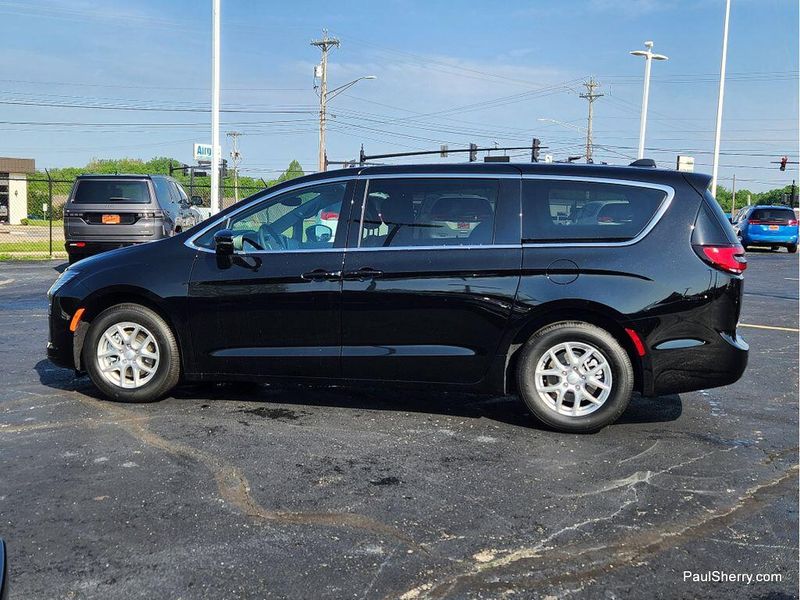 New 2027 Chrysler Pacifica Select