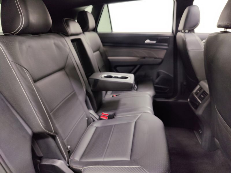 Used 2023 Volkswagen Atlas Cross Sport V6 SEL AWD w/Sunroof/NavImage 19