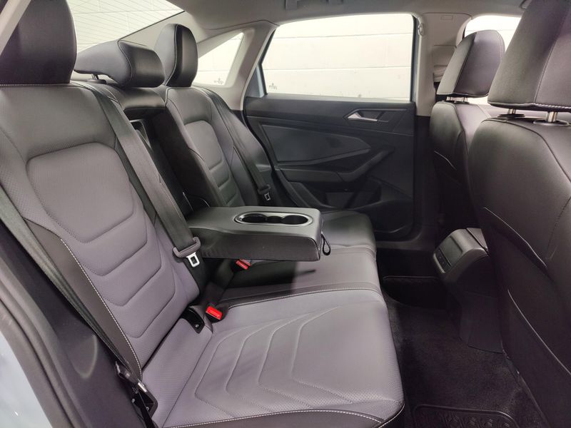 Used 2025 Volkswagen Jetta SEL w/Sunroof & NavImage 17