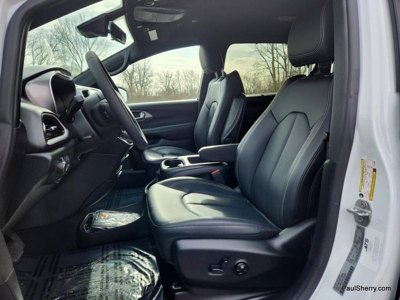 New 2026 Chrysler Voyager LX