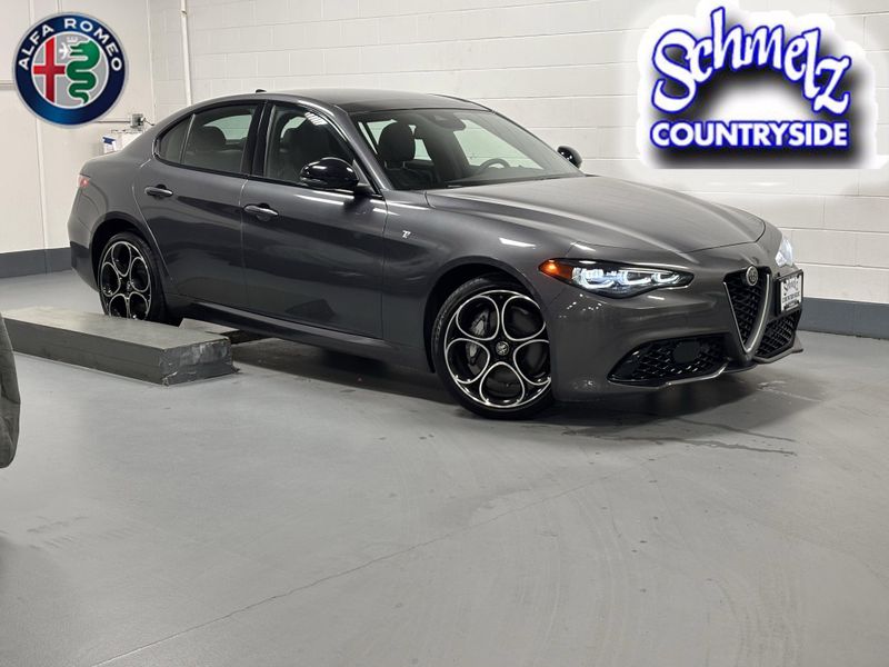 2024 Alfa Romeo Giulia Ti Q4 AWD w/Sunroof/Nav/Activ AsstImage 1