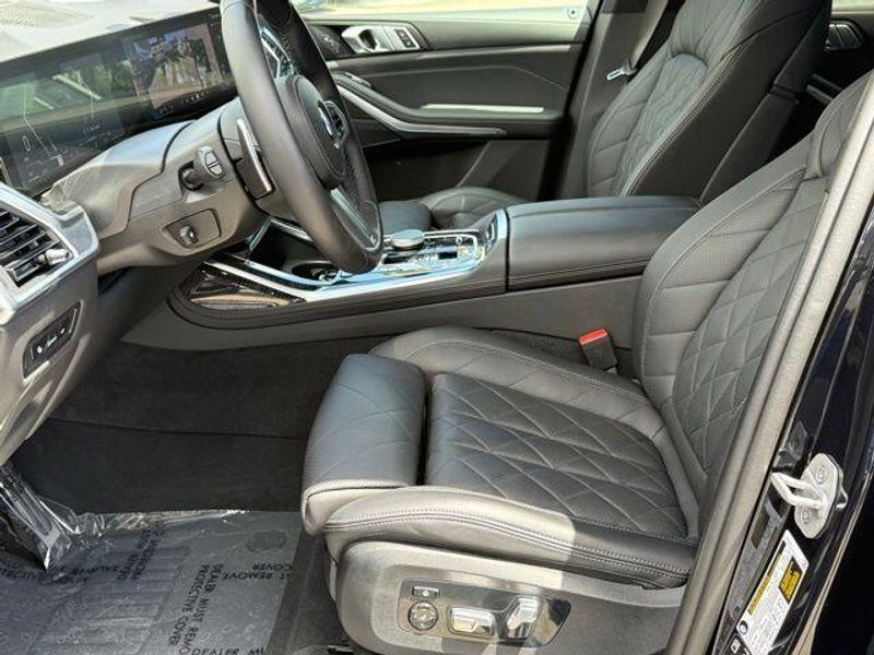 Used 2024 BMW X7 xDrive40iImage 19