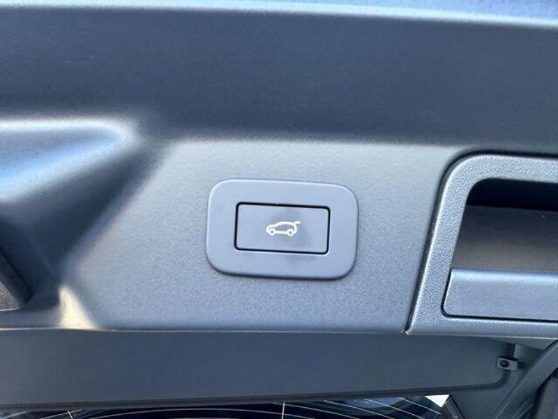 Used 2025 Land Rover Range Rover Velar Dynamic SE