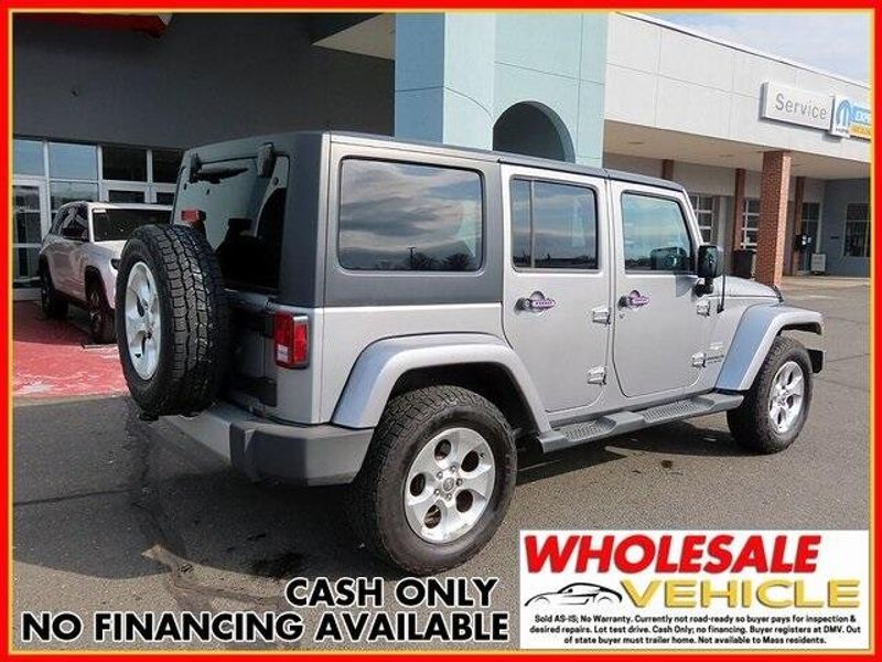 2013 Jeep Wrangler Unlimited SaharaImage 7