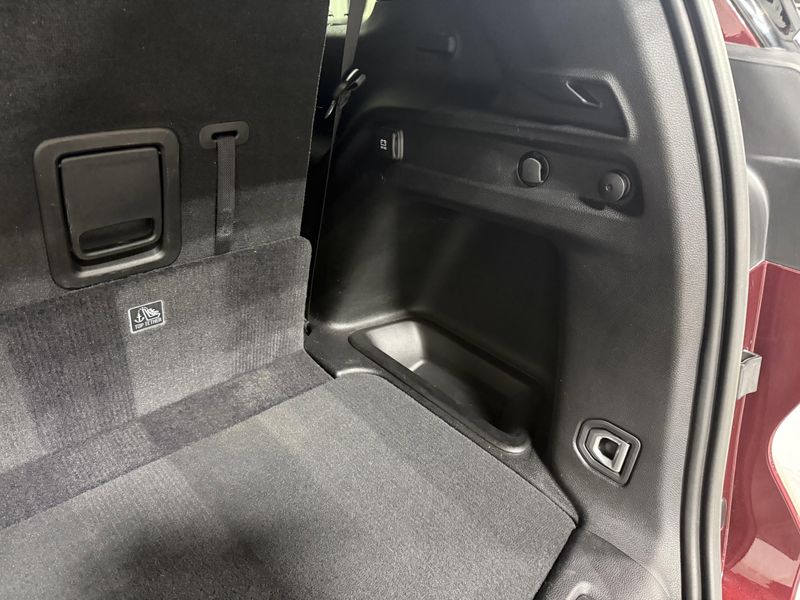 Used 2024 Jeep Grand Cherokee L LaredoImage 9