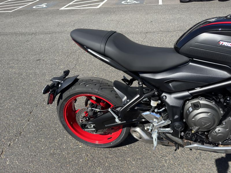 2026 Triumph Trident 660 Triple Tribute - SAPPHIRE BLACK - COBALT BLUE 