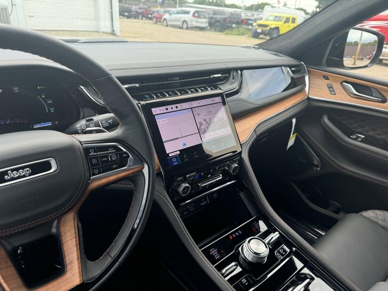 2024 Jeep Grand Cherokee 4xe Summit ReserveImage 35