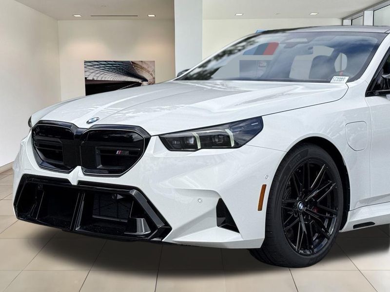 2025 BMW M5 BaseImage 10