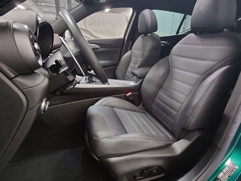 Used 2024 Alfa Romeo Tonale Ti Premium eAWD w/Sunroof/Actic/High PerfImage 18
