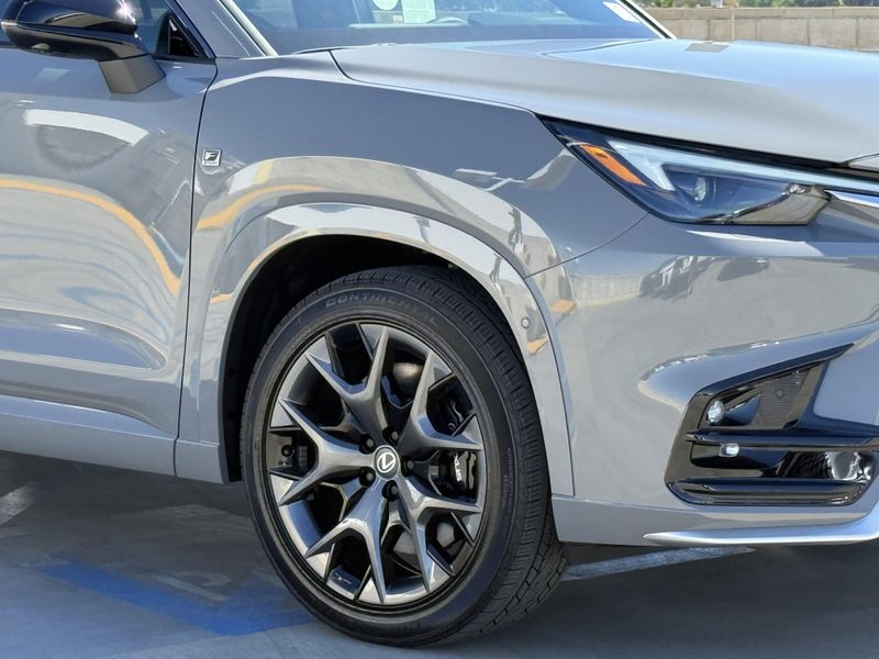 New 2026 Lexus TX 500h F SPORT Performance PremiumImage 4