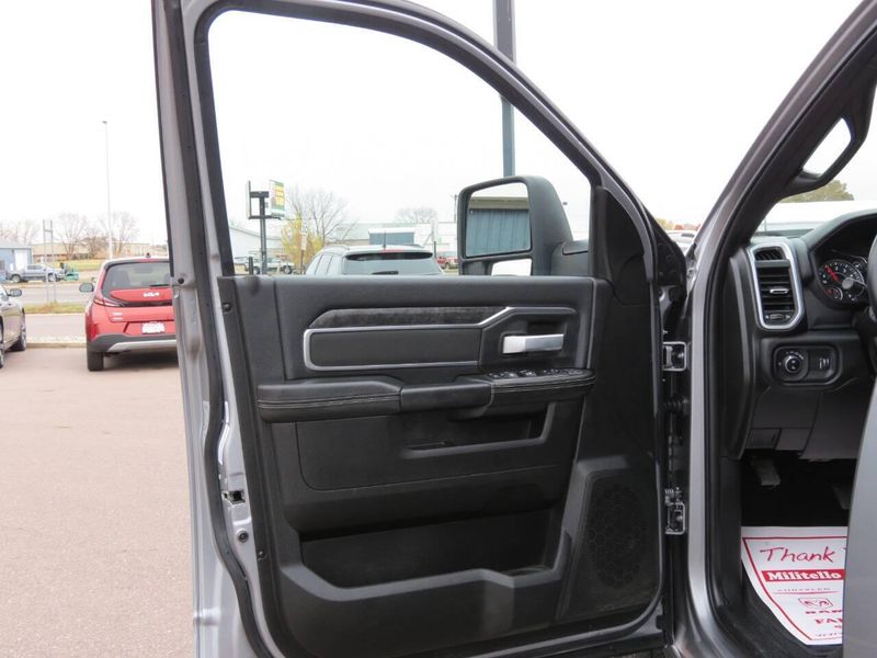 Used 2024 RAM 2500 Big Horn 4x4 4dr Crew Cab 6.3 ft. SB PickupImage 9