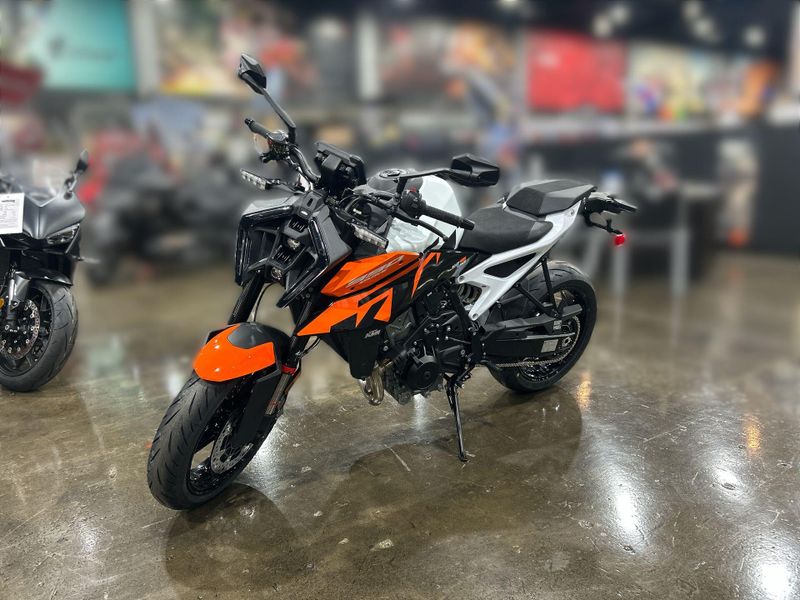 New 2027 KTM 990 DUKE Image 15