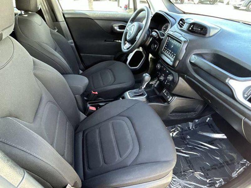 Used 2018 Jeep Renegade LatitudeImage 12