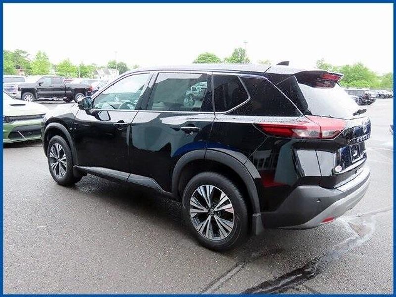 2021 Nissan Rogue SVImage 5