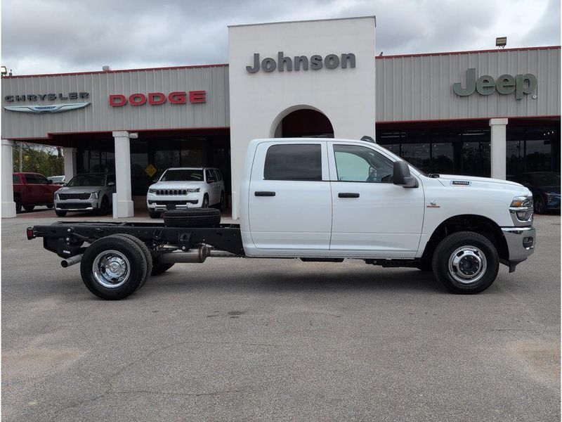 New 2026 RAM 3500 Tradesman Crew Cab Chassis 4x4 60