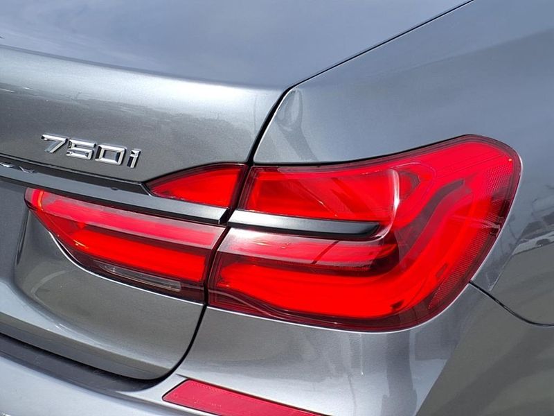 2016 BMW 7 Series 750iImage 14