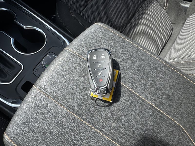 Used 2020 Chevrolet Traverse LT ClothImage 28