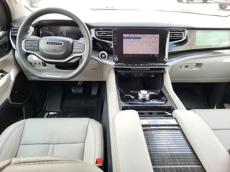 2022 Jeep Wagoneer Series IIIImage 35