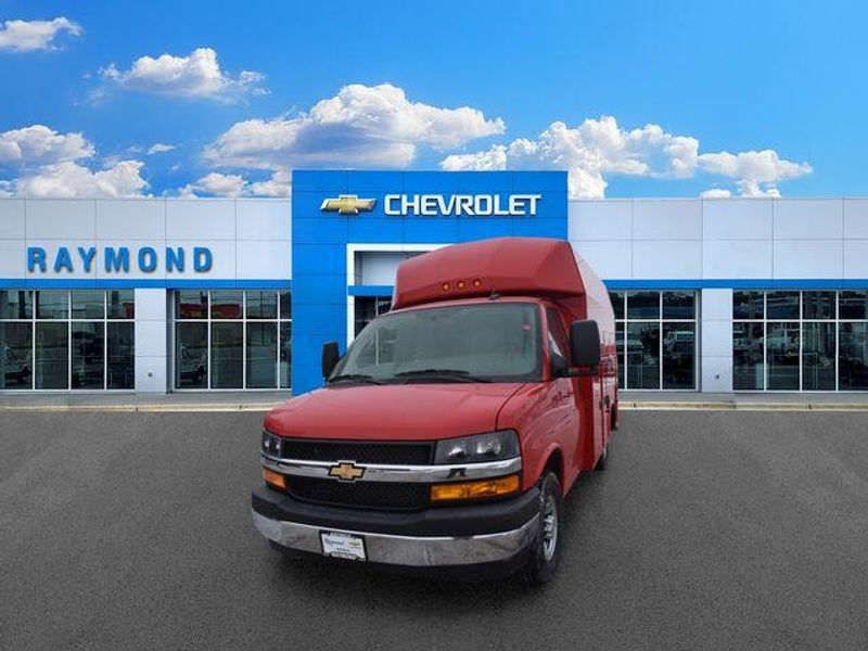 New 2026 Chevrolet Express 3500 Work VanImage 8
