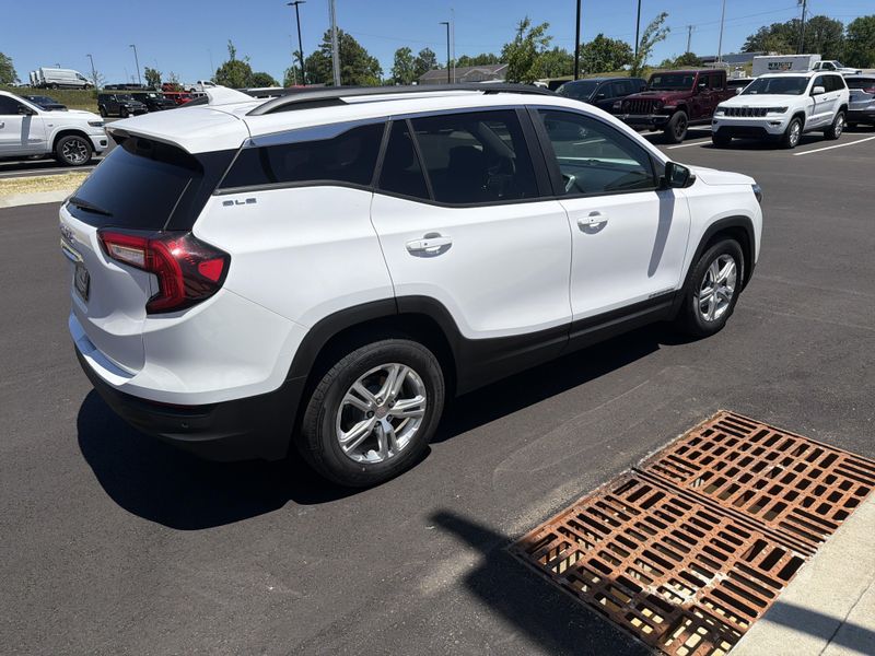 Used 2022 GMC Terrain SLEImage 10