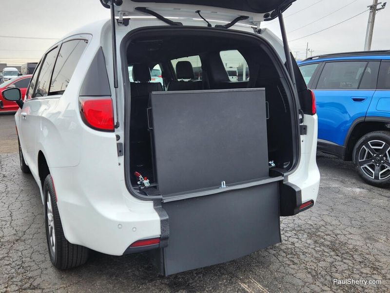 New 2026 Chrysler Voyager LX