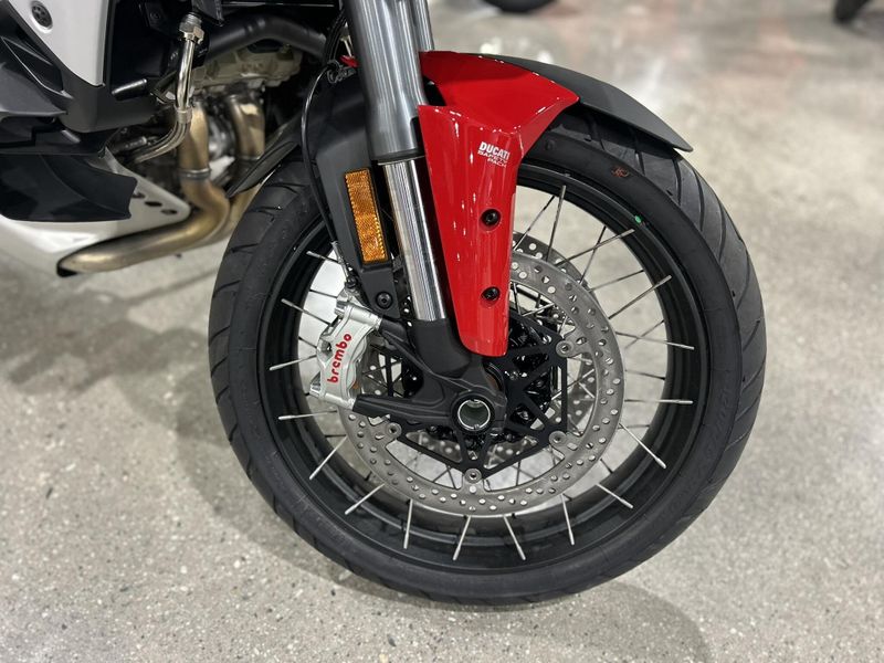 New 2024 Ducati MULTISTRADA V4 S TRAVEL & RADAR SPOKED WHEELS - DEMO Image 9