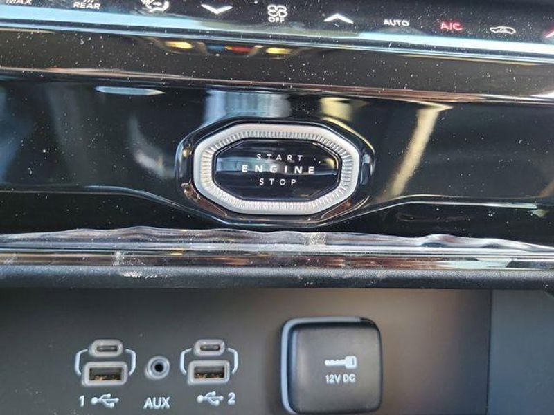 New 2026 Jeep Grand Cherokee Laredo Altitude 4x4