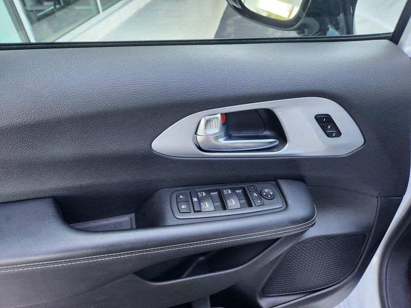 Used 2025 Chrysler Pacifica Limited S