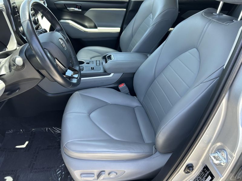 Used 2021 Toyota Highlander XLEImage 18