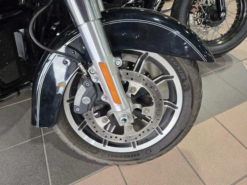 2017 Harley-Davidson ROAD GLIDE ULTRA LIMITED Image 24