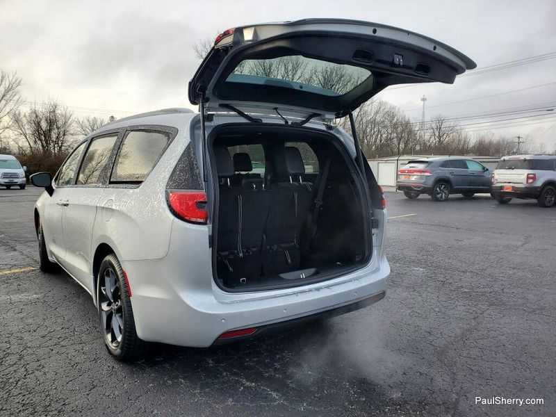 New 2026 Chrysler Pacifica Select