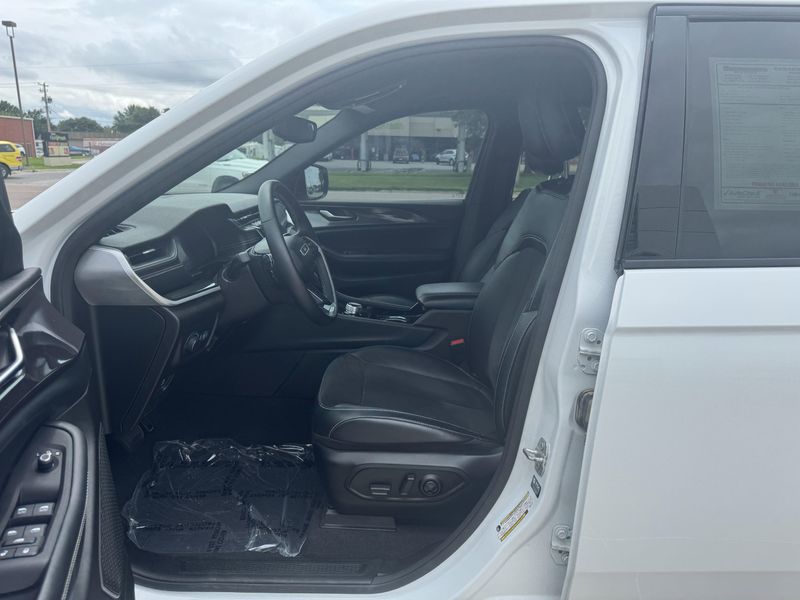 Used 2022 Jeep Grand Cherokee AltitudeImage 10