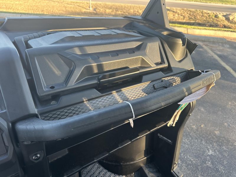 2025 Can-Am DEFENDER MAX LONE STAR HD10 STEALTH BLACKImage 14