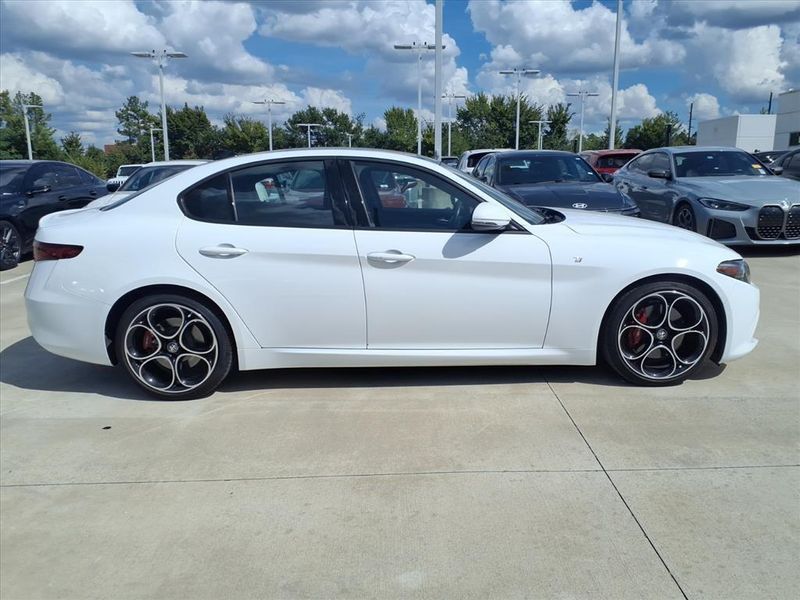 Used 2022 Alfa Romeo Giulia TiImage 7