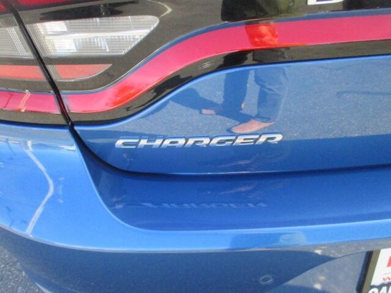 Used 2022 Dodge Charger SXTImage 9