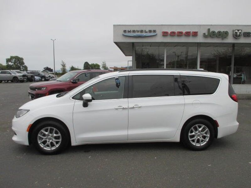Used 2020 Chrysler Voyager LXIImage 13