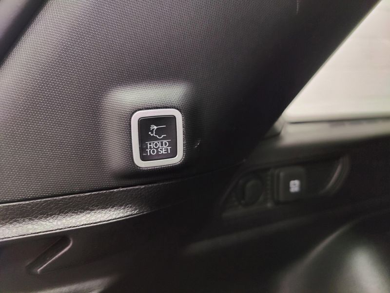 Used 2024 Jeep Grand Cherokee Laredo X Lux Tech V6 4x4Image 15