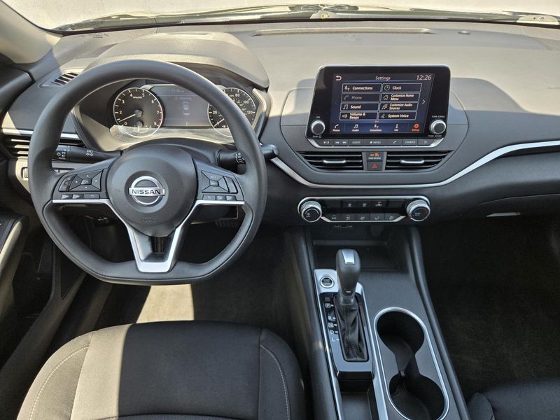 Used 2022 Nissan Altima 2.5 SV Sedan