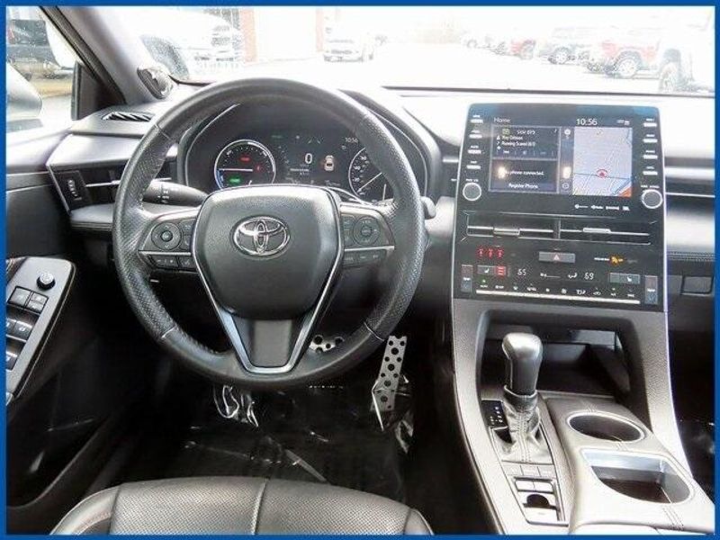 2022 Toyota Avalon XSEImage 11