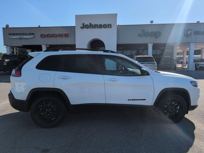 2023 Jeep Cherokee Altitude LuxImage 6
