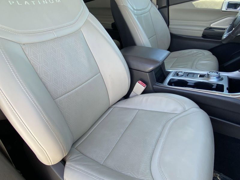 2020 Ford Explorer PlatinumImage 13