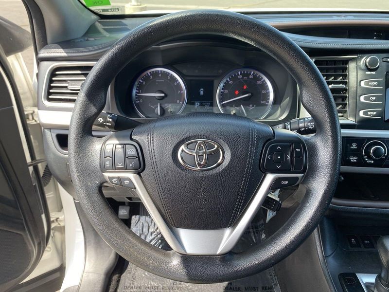 2016 Toyota Highlander LE V6Image 25