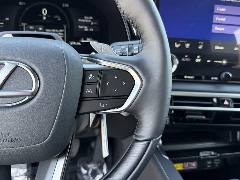 New 2026 Lexus RX 450h+ LuxuryImage 23