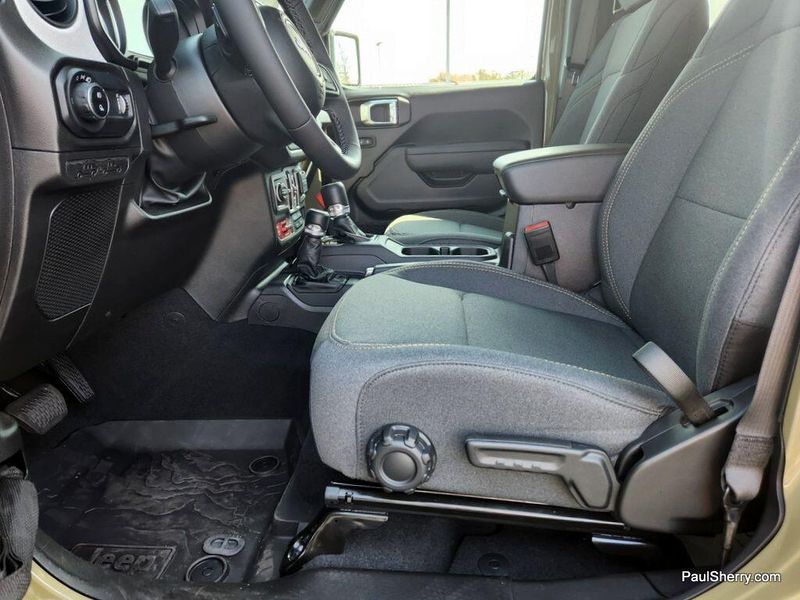 New 2025 Jeep Gladiator Willys 4x4