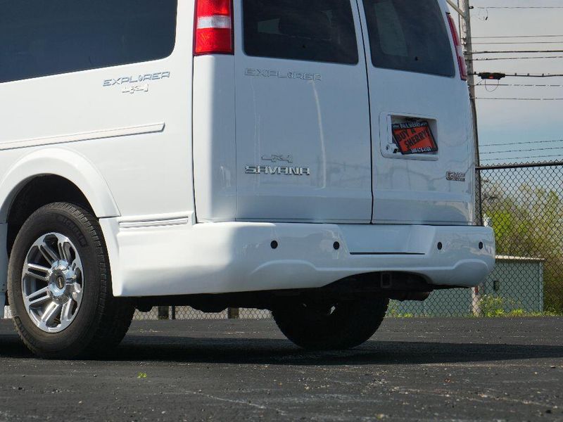 2019 GMC Savana Image 46