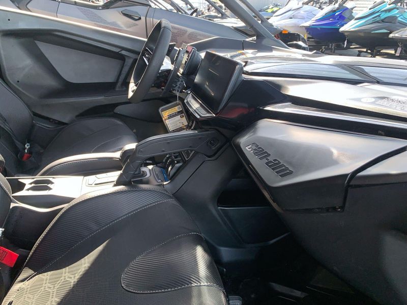 2025 Can-Am MAVERICK R X RS 999T DCT Image 35