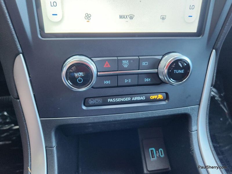 Used 2024 Ford Edge SE