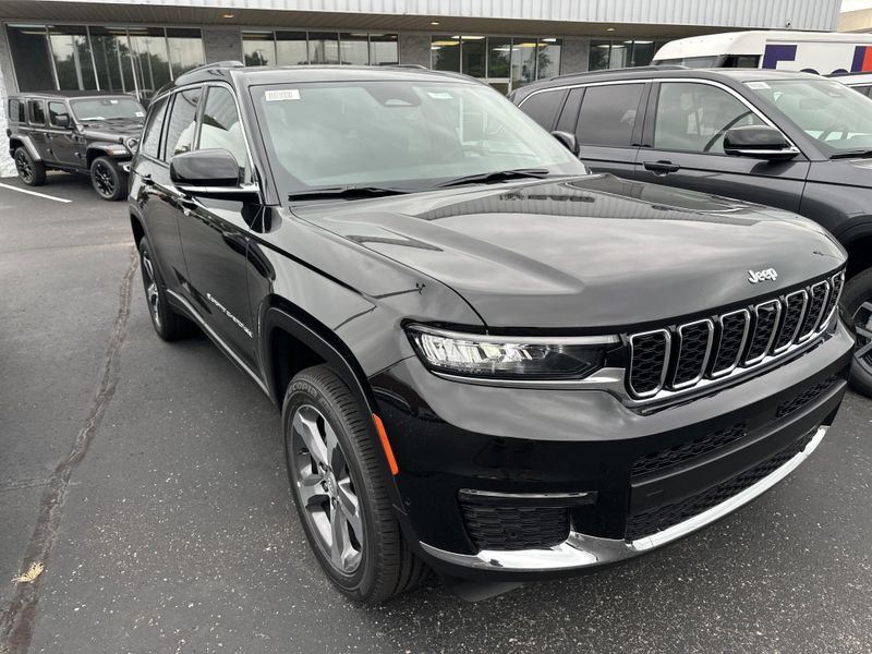 New 2025 Jeep Grand Cherokee L Limited 4x4Image 3