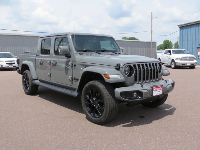 Used 2022 Jeep Gladiator High Altitude 4x4 4dr Crew Cab 5.0 ft. SBImage 8